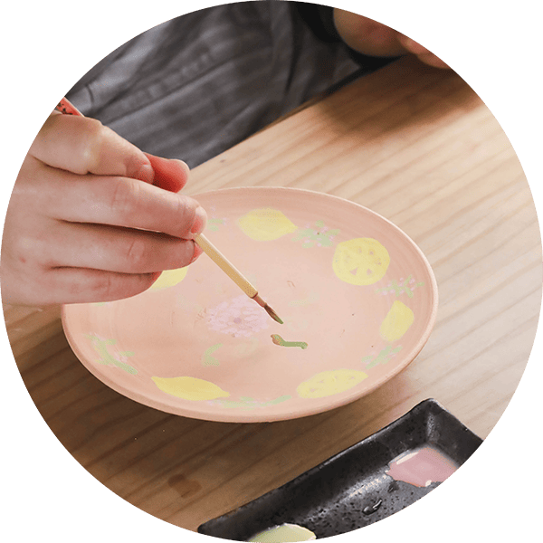 絵付け体験の様子の写真