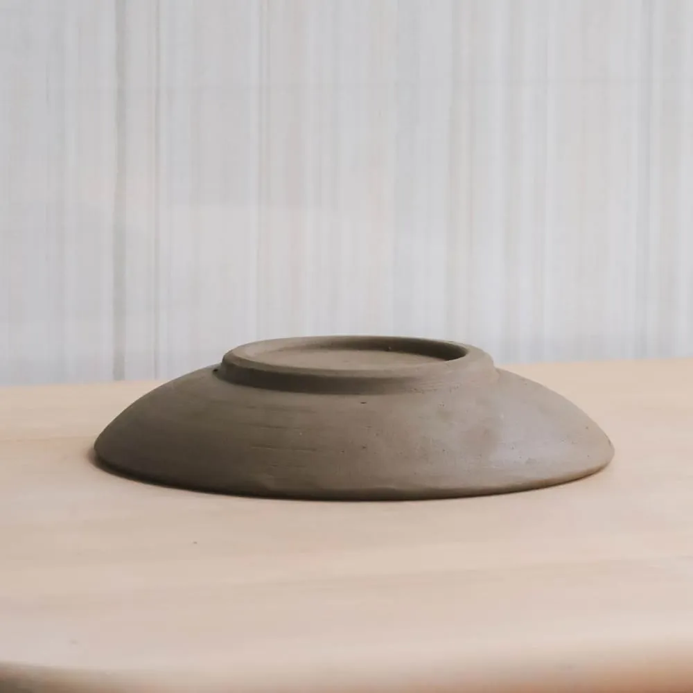 高台を削って付けた後の皿の写真